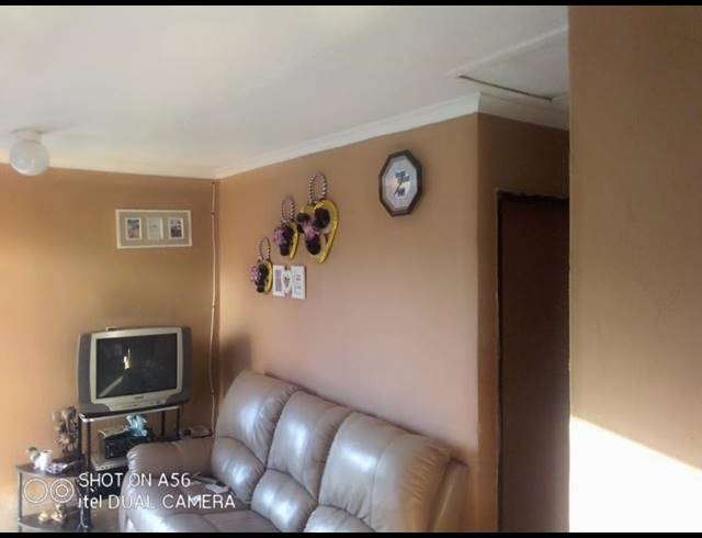 2 BEDROOM HOUSE FOR SALE IN REFILWE
